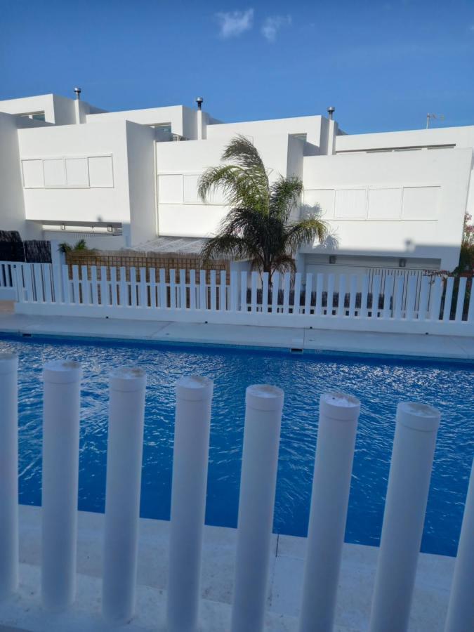 A Levante Conil- Solo Familias Y Parejas Conil De La Frontera Exterior foto